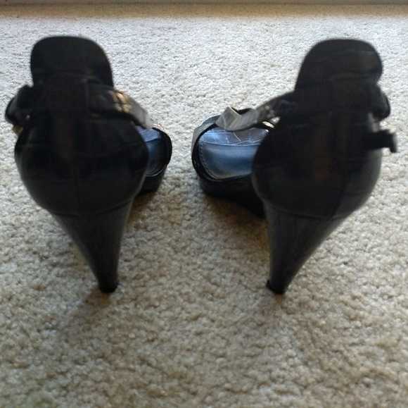 Givenchy Stappy Sandals - Picture 4 of 6